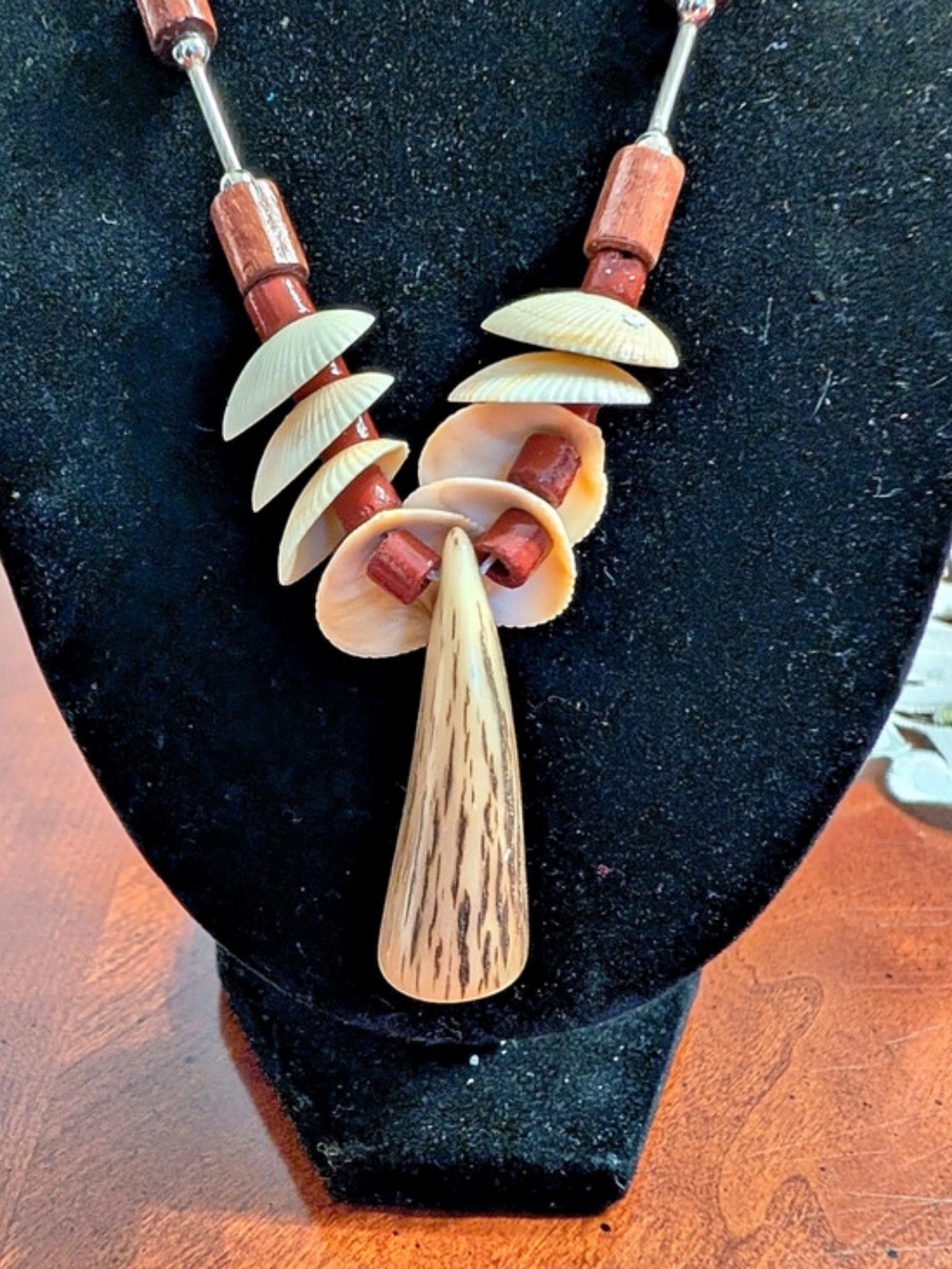 14 Inch Shell Pendant Necklace - Picture 3 of 9